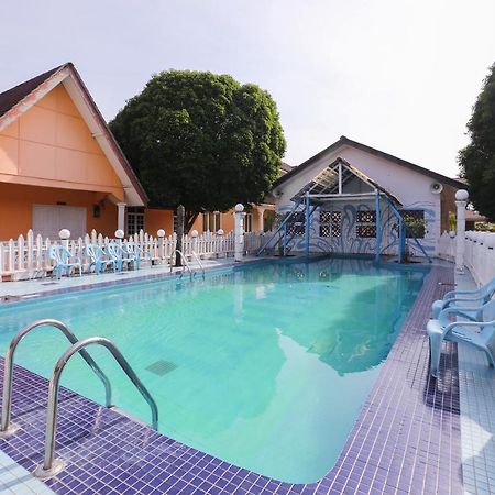Oyo 8966 Dee Wana Resort 1 Pasir Puteh Dış mekan fotoğraf